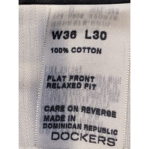 Dockers Khaki Pants Mens Size 36. Flat Front Relaxed Fit - Picture 3 of 6